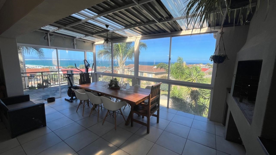 5 Bedroom Property for Sale in Wavecrest Eastern Cape